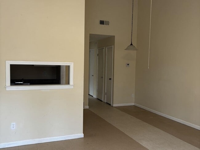 Building Photo - 643 McWhirter Ave