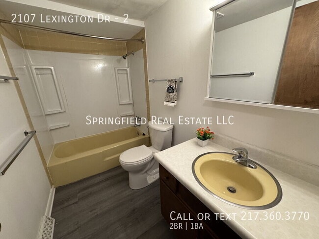 Building Photo - 2107 Lexington Dr