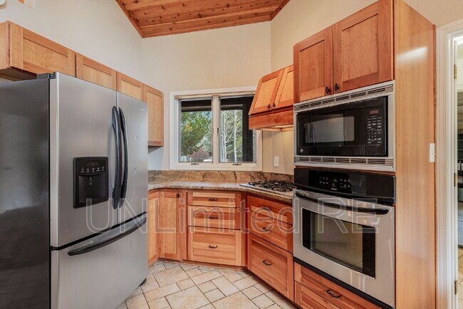 Building Photo - 4154 E Broken Rock Loop