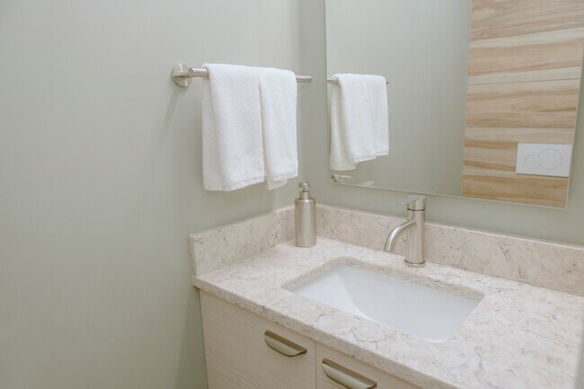 Building Photo - 608 N Emerson Ave