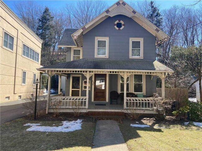 Primary Photo - 296 Main St