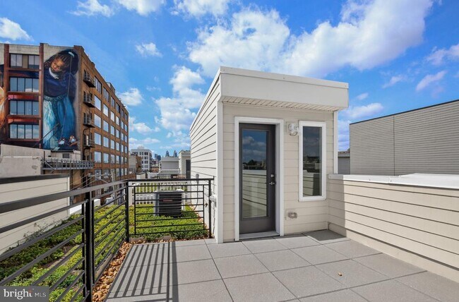 Building Photo - 950 Shackamaxon St