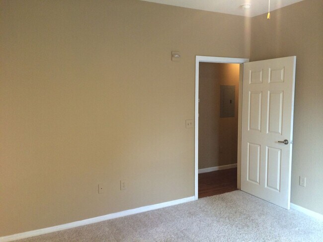 Building Photo - 2 Bedroom, 2 Bath Unit in the Bridgefield Condominiums Community, in Antelope.