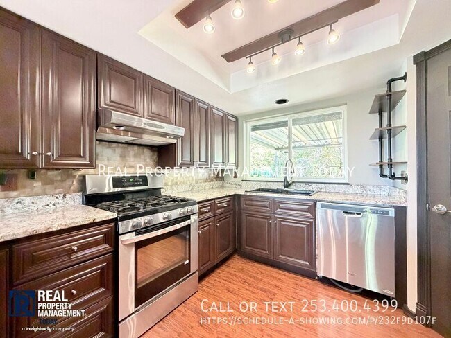 Building Photo - 1531 Vista Dr