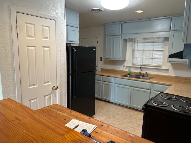 Building Photo - 709 S 11th St