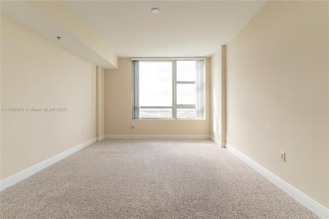 Building Photo - 2681 N Flamingo Rd