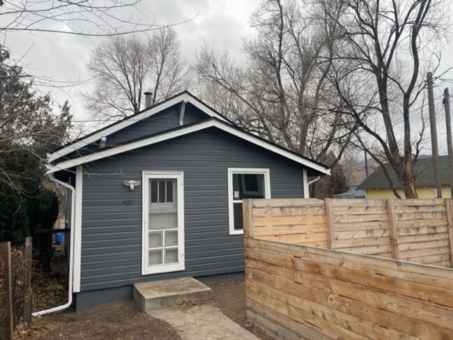Primary Photo - Adorable West Side Bungalow