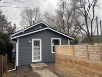 Building Photo - Adorable West Side Bungalow