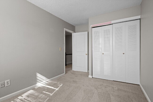 Building Photo - 1301 Neelys Bend Rd