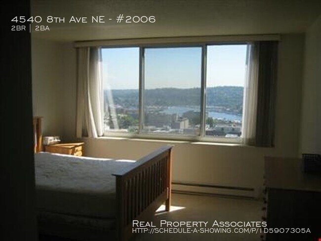 Building Photo - 4540 8th Ave NE