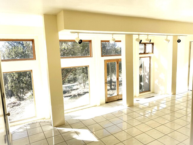 Building Photo - 88 Crestview Ln