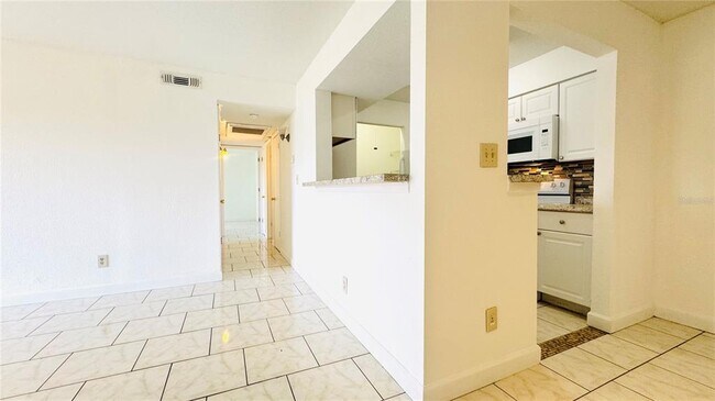 Building Photo - 2915 Winkler Ave
