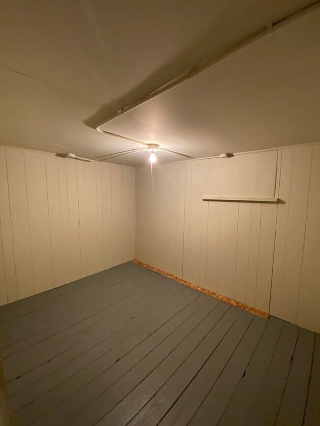 Building Photo - Updated 2 Bedroom 1.5 Bath Near Grandview ...