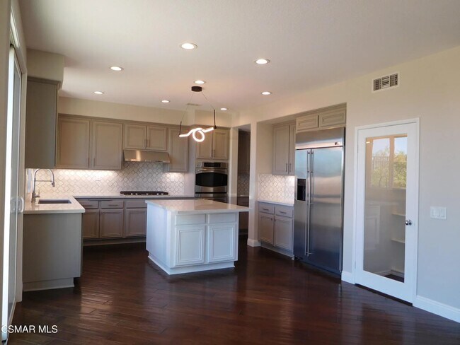 Building Photo - 20800 Sardinia Way