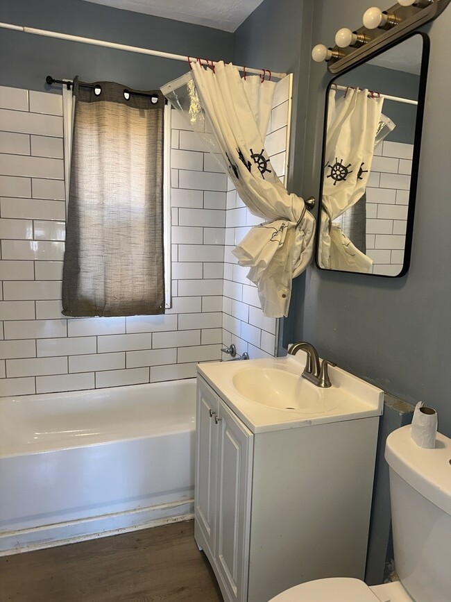 Building Photo - 154 W 118th St