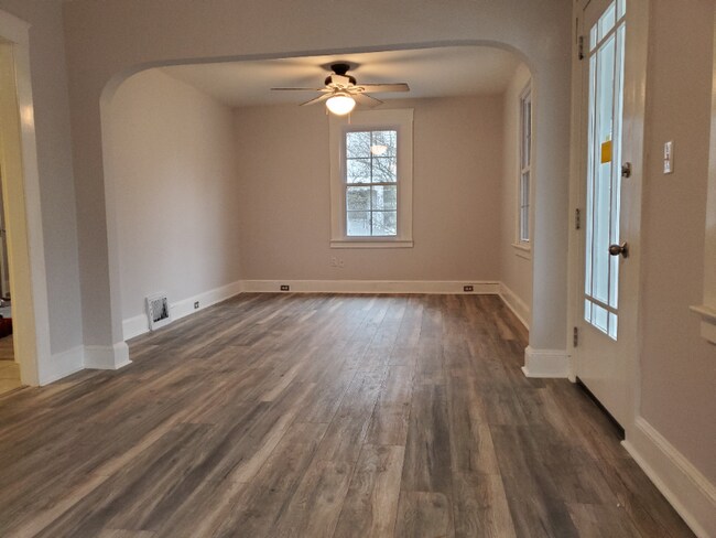 Building Photo - 115 Clay St