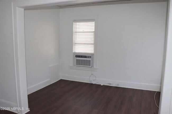 Building Photo - 1856 Naldo Ave