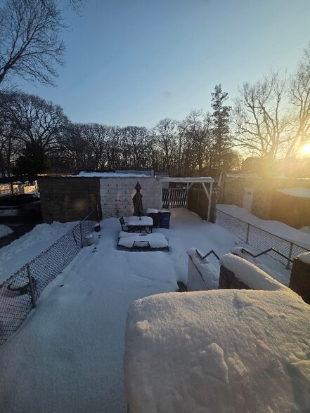 Building Photo - 232-20 143rd Ave