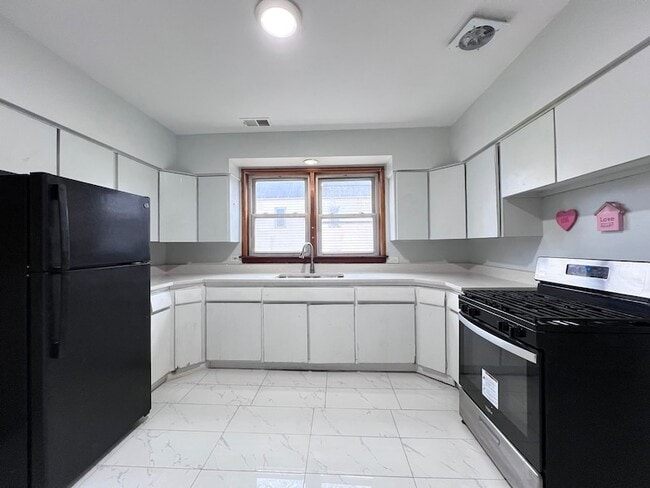 Building Photo - 5217 S Hermitage Ave