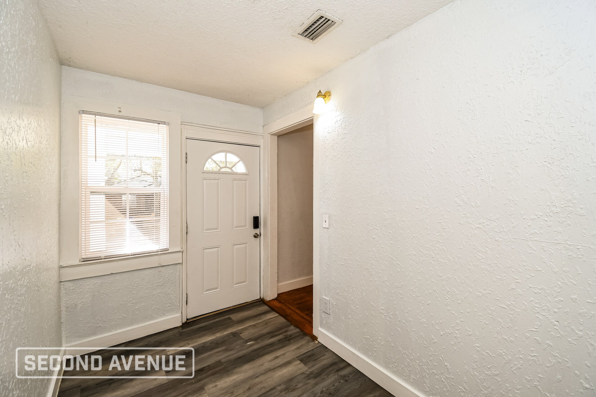 Building Photo - 1585 W 16th St