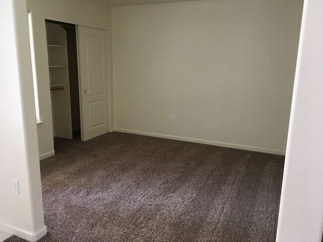 Building Photo - Windsor Estates in Pine Grove!
