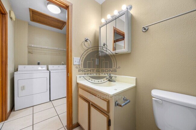Building Photo - 1260 Continental Ct