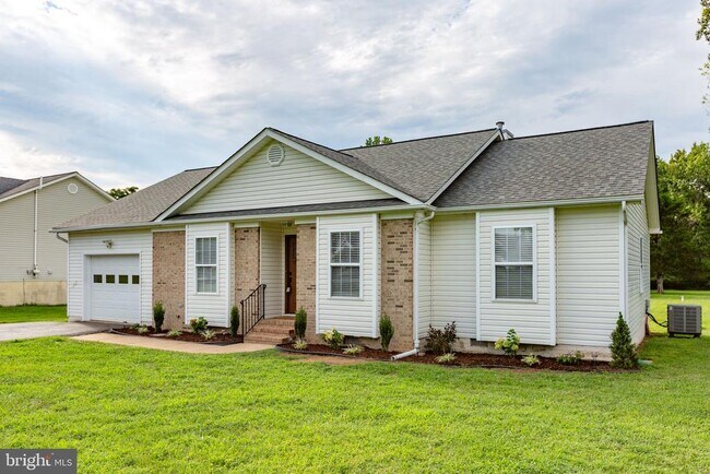 Building Photo - 205 Old Landing Ct