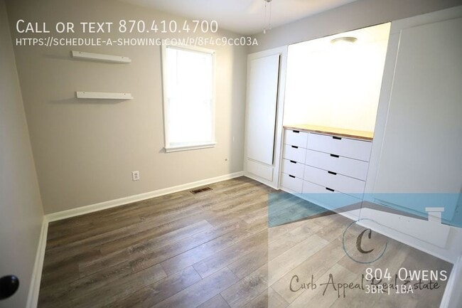Building Photo - 804 Owens-