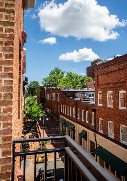 Building Photo - 107 1st St S