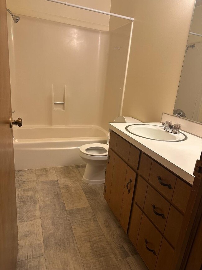 Building Photo - 855 Butternut Dr