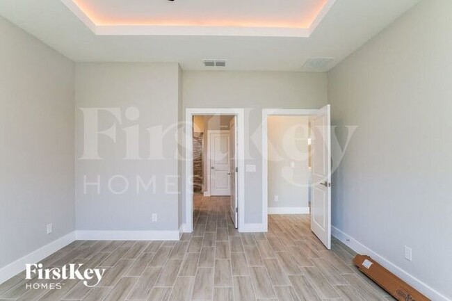 Building Photo - 51 Inconnu Dr