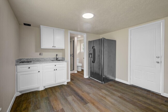 Building Photo - 1118 Cypress St