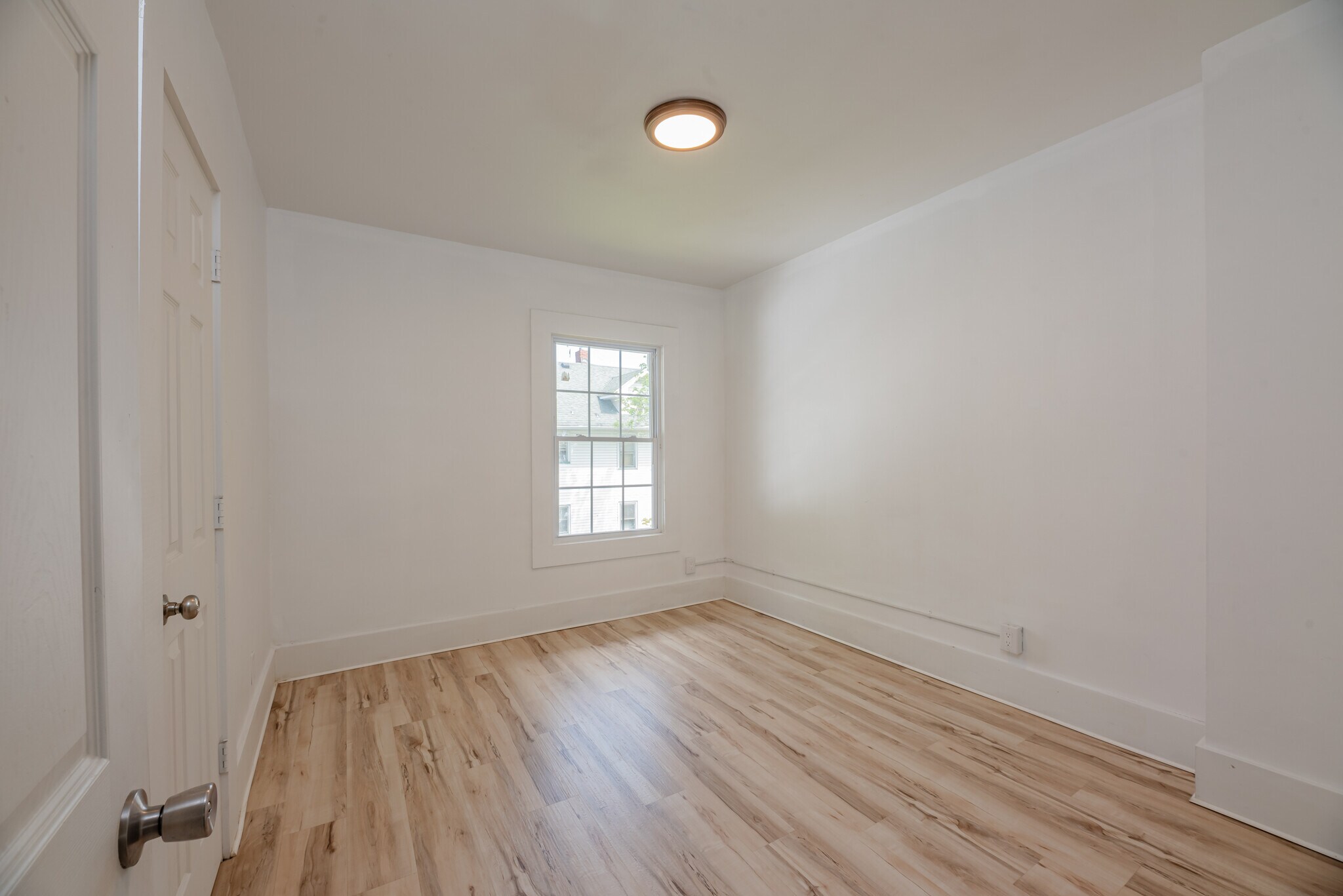 Building Photo - 575 Woodbine Ave