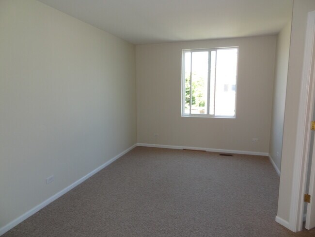 Building Photo - 729 Serendipity Dr
