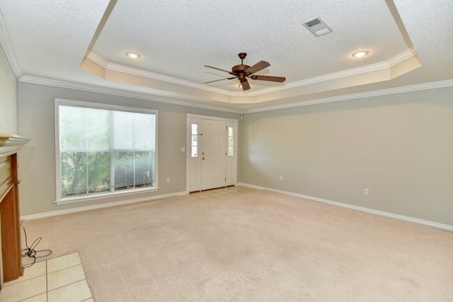 Building Photo - 15065 Warren Dr