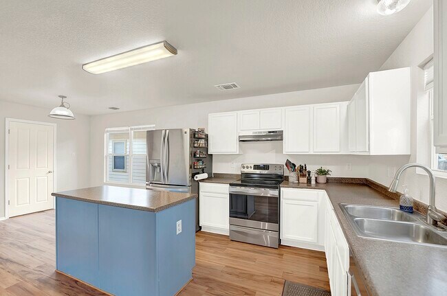 Building Photo - 120 Rhew Pl