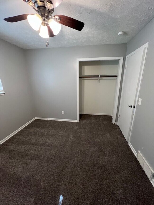 Building Photo - 3 Bedroom In Roanoke Estates!!