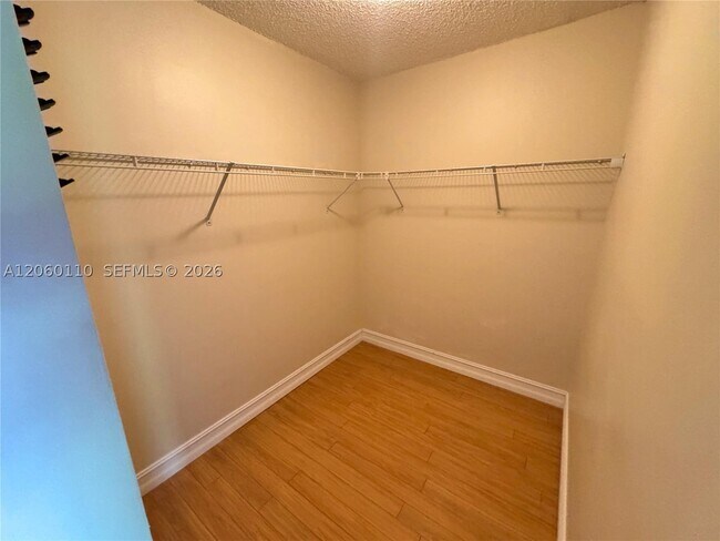Building Photo - 2324 S Cypress Bend Dr