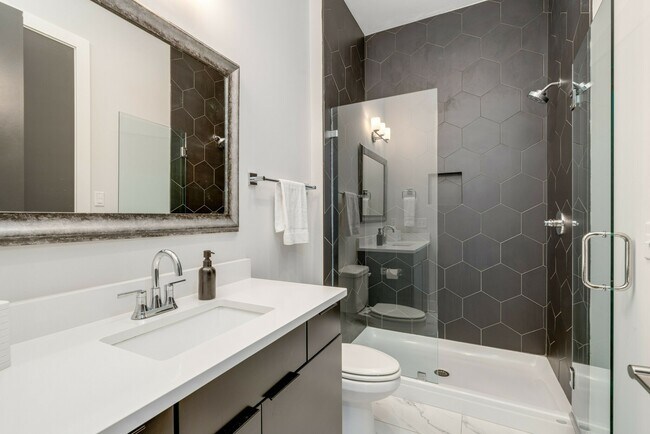 Building Photo - 2910 Felicia St