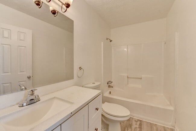 Building Photo - 4 Bedroom/2 Bath Renovated Home Available ...