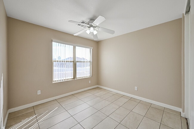 Building Photo - 10550 W Via Del Sol