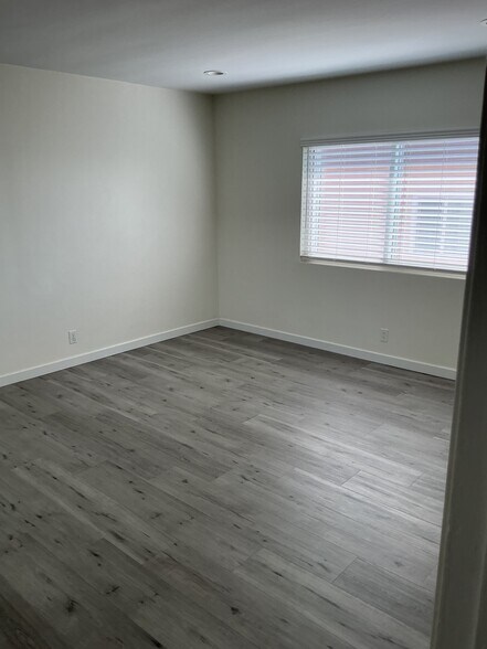 Building Photo - 4940 Lennox Blvd