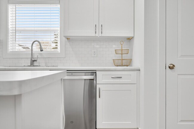 Building Photo - 1019 Central Ave