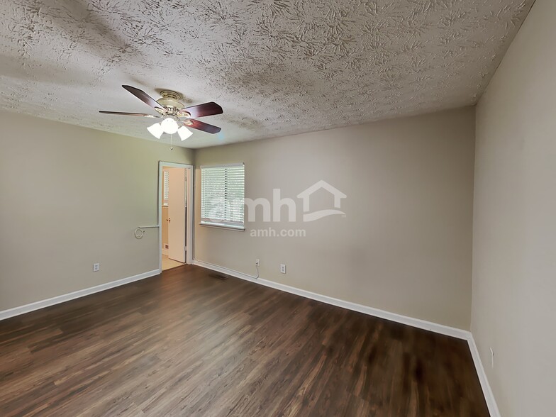 Building Photo - 4758 Jamerson Forest Cir