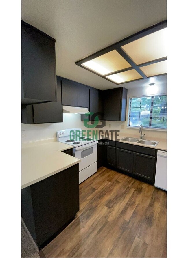 Building Photo - 3517 Woodglen Dr