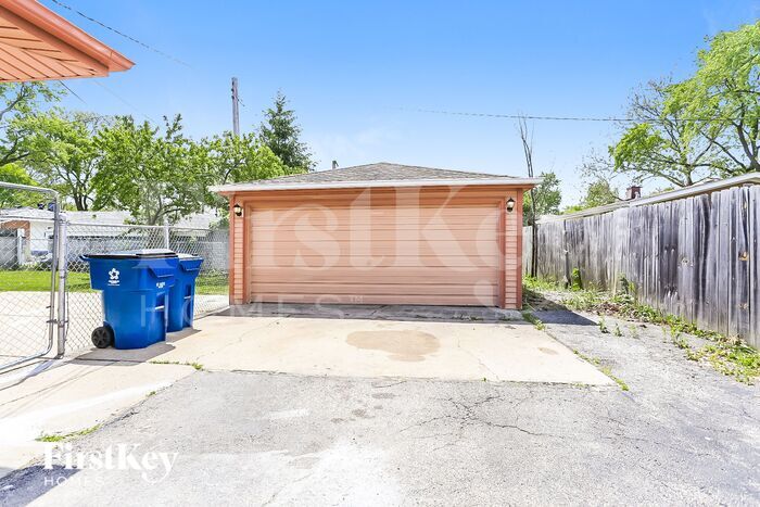 Building Photo - 209 E Myrick Ave