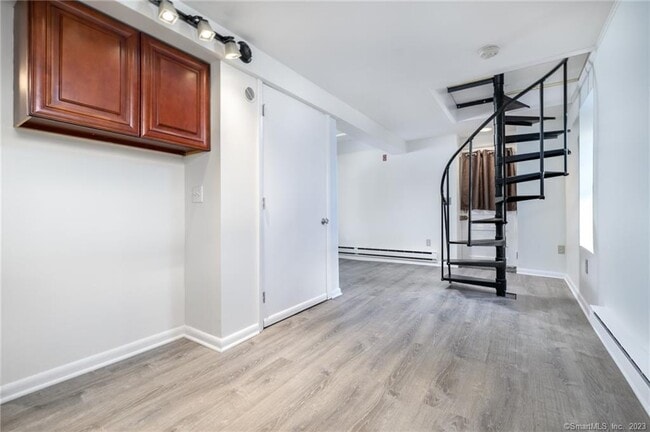 Building Photo - 15 Duncanson St