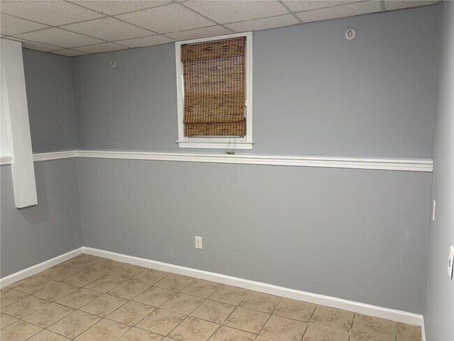 Building Photo - 5045 Bayberry Ct