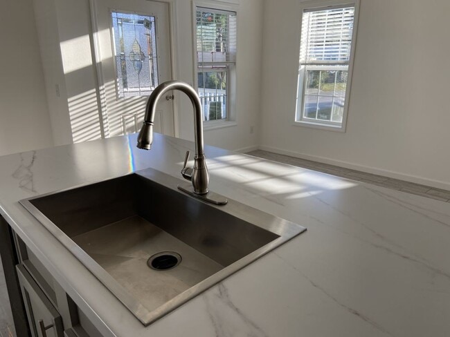 Building Photo - 344 Heritage Blvd