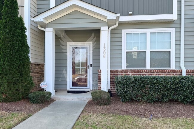 Building Photo - 1306 Farm Pond Trail